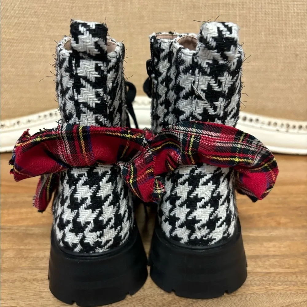 NWOB. New Betsy Johnson ROSEY BLACK & WHITE - Picture 3 of 6